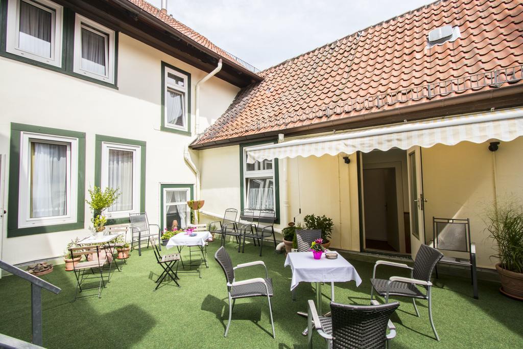 Gastehaus Deutsches Haus Hotel Northeim Exterior photo